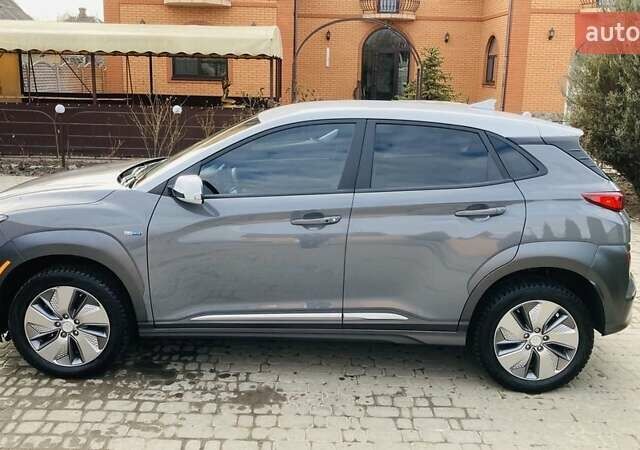 Серый Хендай Kona, объемом двигателя 0 л и пробегом 41 тыс. км за 18200 $, фото 3 на Automoto.ua