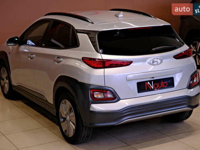 Серый Хендай Kona, объемом двигателя 0 л и пробегом 88 тыс. км за 20300 $, фото 14 на Automoto.ua