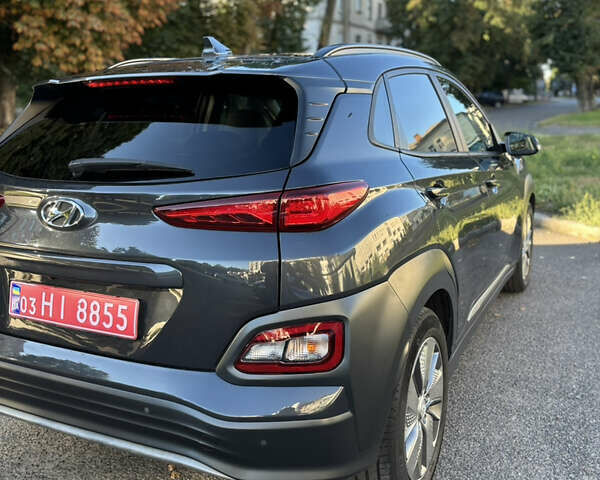 Сірий Хендай Kona, об'ємом двигуна 0 л та пробігом 62 тис. км за 18200 $, фото 5 на Automoto.ua