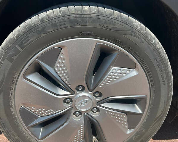 Сірий Хендай Kona, об'ємом двигуна 0 л та пробігом 117 тис. км за 17300 $, фото 22 на Automoto.ua