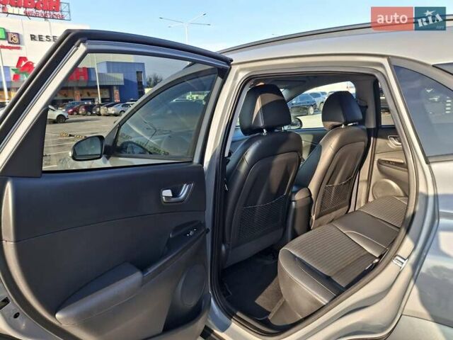 Серый Хендай Kona, объемом двигателя 0 л и пробегом 116 тыс. км за 18600 $, фото 24 на Automoto.ua