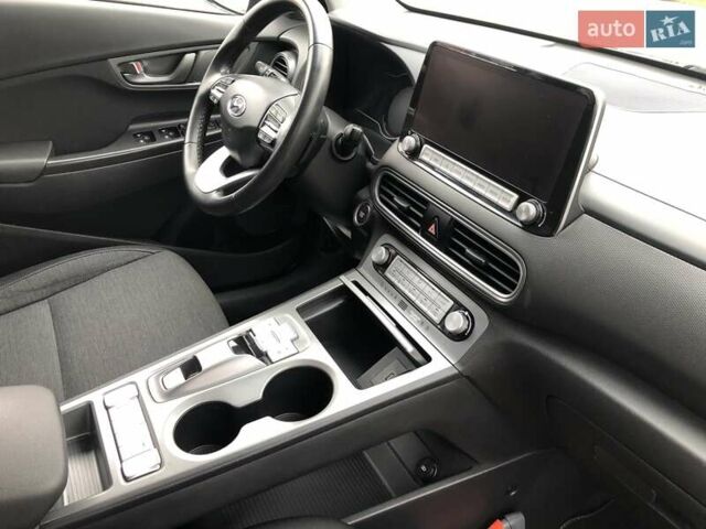 Сірий Хендай Kona, об'ємом двигуна 0 л та пробігом 70 тис. км за 18100 $, фото 24 на Automoto.ua
