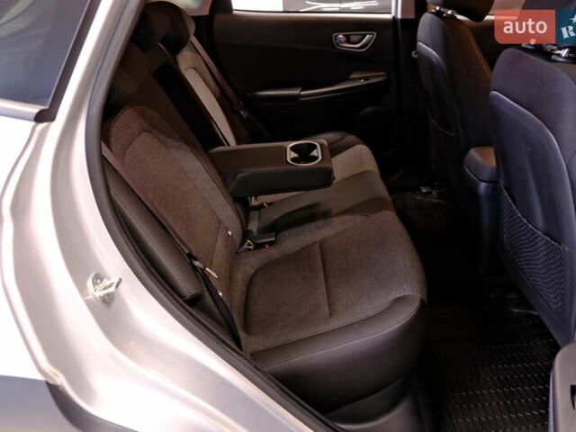 Серый Хендай Kona, объемом двигателя 0 л и пробегом 88 тыс. км за 20300 $, фото 39 на Automoto.ua