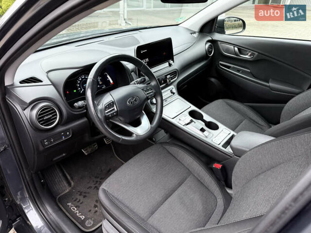 Серый Хендай Kona, объемом двигателя 0 л и пробегом 69 тыс. км за 15600 $, фото 14 на Automoto.ua