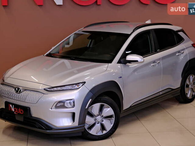 Серый Хендай Kona, объемом двигателя 0 л и пробегом 88 тыс. км за 20300 $, фото 8 на Automoto.ua