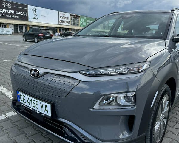 Серый Хендай Kona, объемом двигателя 0 л и пробегом 52 тыс. км за 16300 $, фото 1 на Automoto.ua