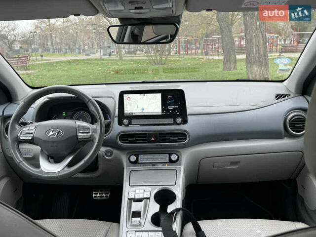 Серый Хендай Kona, объемом двигателя 0 л и пробегом 136 тыс. км за 19300 $, фото 8 на Automoto.ua