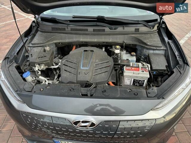 Серый Хендай Kona, объемом двигателя 0 л и пробегом 95 тыс. км за 17000 $, фото 6 на Automoto.ua