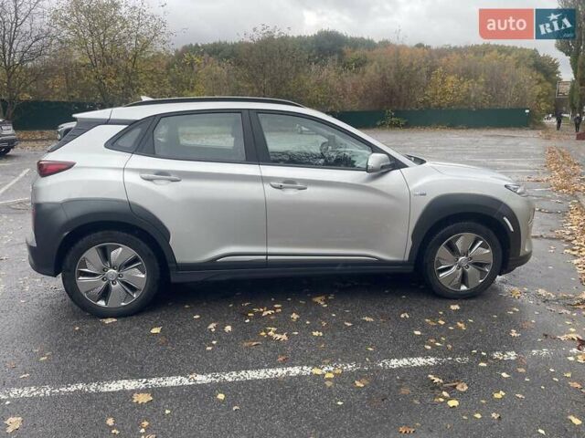 Серый Хендай Kona, объемом двигателя 0 л и пробегом 114 тыс. км за 17100 $, фото 6 на Automoto.ua
