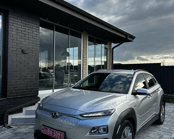 Серый Хендай Kona, объемом двигателя 0 л и пробегом 38 тыс. км за 19500 $, фото 7 на Automoto.ua