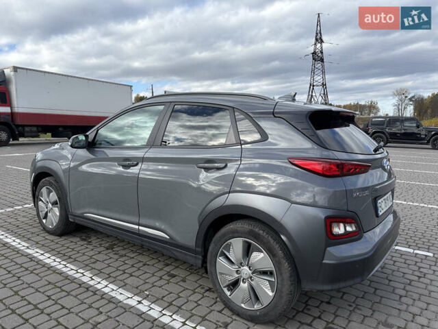 Серый Хендай Kona, объемом двигателя 0 л и пробегом 51 тыс. км за 15800 $, фото 4 на Automoto.ua