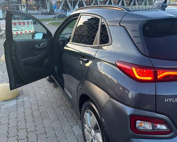 Сірий Хендай Kona, об'ємом двигуна 0 л та пробігом 50 тис. км за 17800 $, фото 12 на Automoto.ua