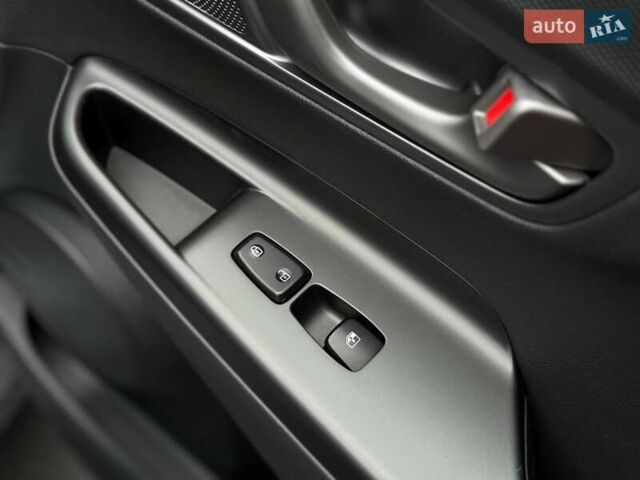 Сірий Хендай Kona, об'ємом двигуна 0 л та пробігом 61 тис. км за 17700 $, фото 62 на Automoto.ua