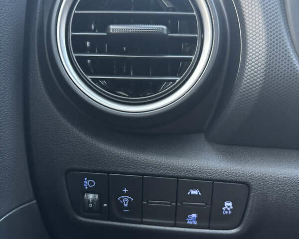 Сірий Хендай Kona, об'ємом двигуна 0 л та пробігом 43 тис. км за 15500 $, фото 28 на Automoto.ua