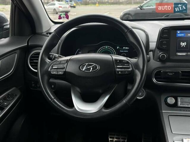 Серый Хендай Kona, объемом двигателя 0 л и пробегом 95 тыс. км за 17200 $, фото 11 на Automoto.ua