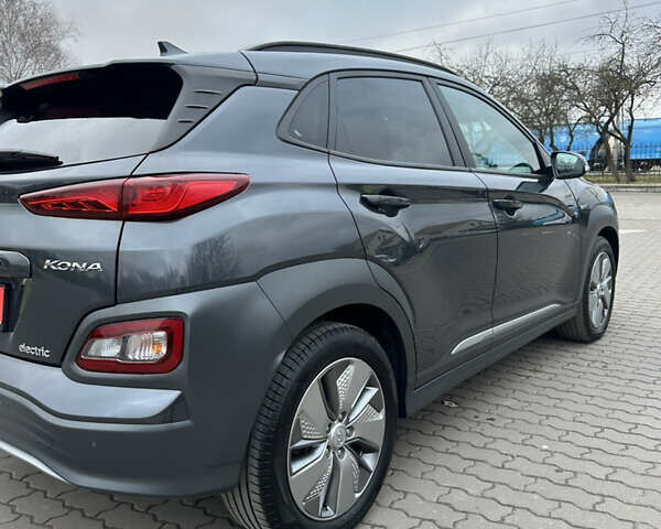 Сірий Хендай Kona, об'ємом двигуна 0 л та пробігом 149 тис. км за 17950 $, фото 13 на Automoto.ua