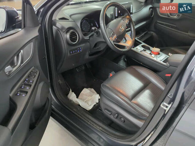 Серый Хендай Kona, объемом двигателя 0 л и пробегом 80 тыс. км за 17500 $, фото 9 на Automoto.ua