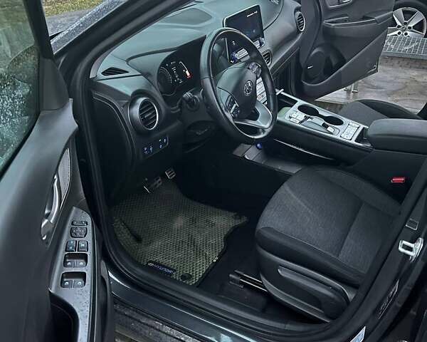 Сірий Хендай Kona, об'ємом двигуна 0 л та пробігом 50 тис. км за 17800 $, фото 16 на Automoto.ua