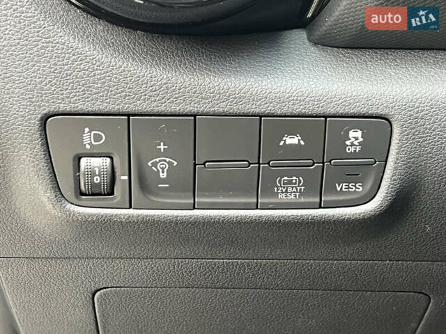 Серый Хендай Kona, объемом двигателя 1.6 л и пробегом 54 тыс. км за 20950 $, фото 31 на Automoto.ua