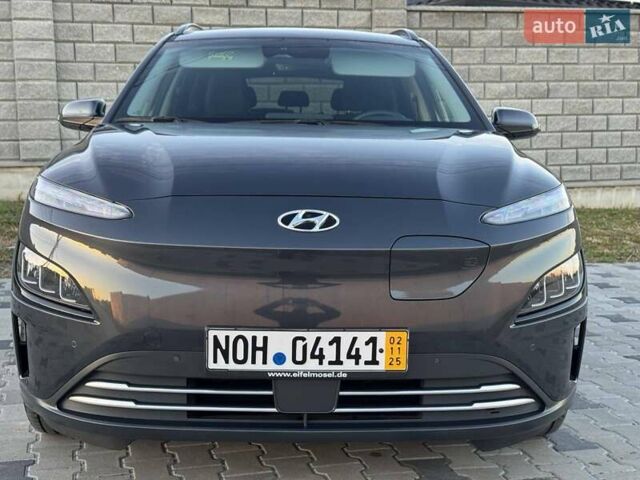 Серый Хендай Kona, объемом двигателя 0 л и пробегом 51 тыс. км за 16999 $, фото 3 на Automoto.ua