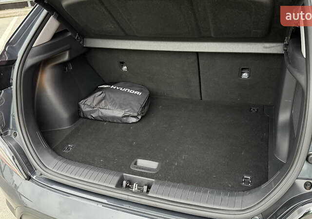 Серый Хендай Kona, объемом двигателя 0 л и пробегом 50 тыс. км за 18500 $, фото 46 на Automoto.ua