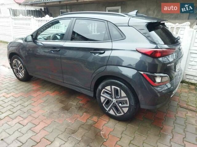 Серый Хендай Kona, объемом двигателя 0 л и пробегом 30 тыс. км за 15999 $, фото 12 на Automoto.ua