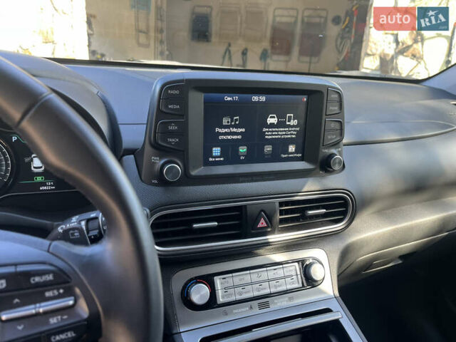 Серый Хендай Kona, объемом двигателя 0 л и пробегом 69 тыс. км за 17500 $, фото 5 на Automoto.ua