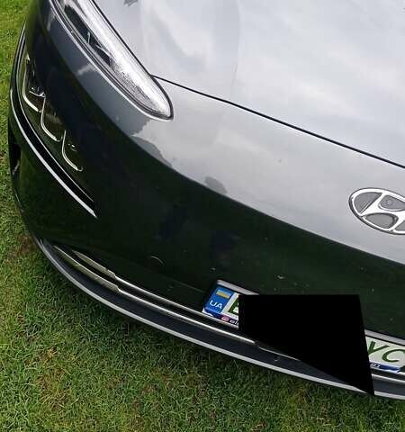 Серый Хендай Kona, объемом двигателя 0 л и пробегом 75 тыс. км за 17435 $, фото 6 на Automoto.ua