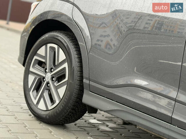 Серый Хендай Kona, объемом двигателя 0 л и пробегом 52 тыс. км за 17299 $, фото 26 на Automoto.ua