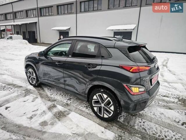 Серый Хендай Kona, объемом двигателя 0 л и пробегом 50 тыс. км за 17650 $, фото 7 на Automoto.ua