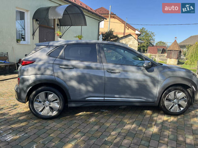 Серый Хендай Kona, объемом двигателя 0 л и пробегом 69 тыс. км за 17500 $, фото 4 на Automoto.ua