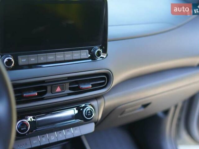 Сірий Хендай Kona, об'ємом двигуна 1.6 л та пробігом 17 тис. км за 25500 $, фото 15 на Automoto.ua