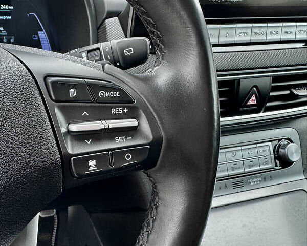 Серый Хендай Kona, объемом двигателя 0 л и пробегом 82 тыс. км за 17888 $, фото 41 на Automoto.ua