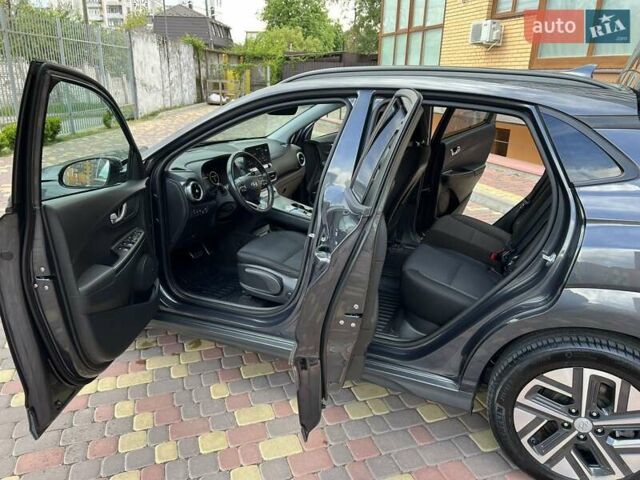 Серый Хендай Kona, объемом двигателя 0 л и пробегом 114 тыс. км за 19950 $, фото 21 на Automoto.ua