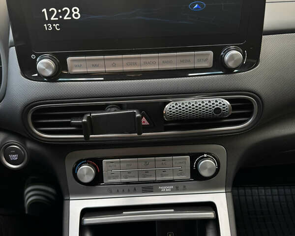 Сірий Хендай Kona, об'ємом двигуна 0 л та пробігом 19 тис. км за 17400 $, фото 28 на Automoto.ua