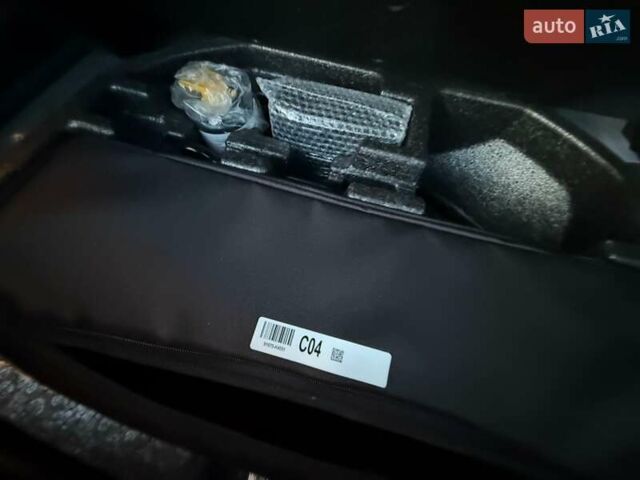 Серый Хендай Kona, объемом двигателя 0 л и пробегом 63 тыс. км за 18900 $, фото 23 на Automoto.ua