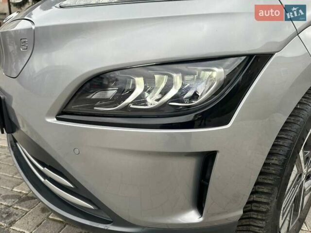 Серый Хендай Kona, объемом двигателя 0 л и пробегом 61 тыс. км за 17900 $, фото 16 на Automoto.ua