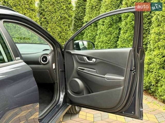 Сірий Хендай Kona, об'ємом двигуна 0 л та пробігом 44 тис. км за 16999 $, фото 24 на Automoto.ua