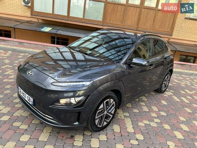 Серый Хендай Kona, объемом двигателя 0 л и пробегом 114 тыс. км за 19950 $, фото 4 на Automoto.ua