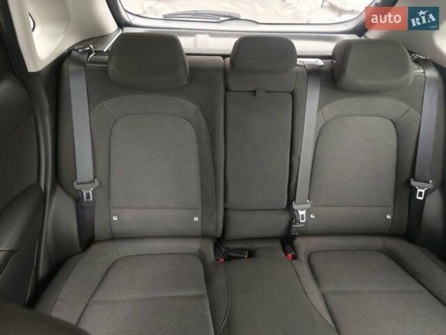 Серый Хендай Kona, объемом двигателя 0 л и пробегом 50 тыс. км за 17650 $, фото 60 на Automoto.ua