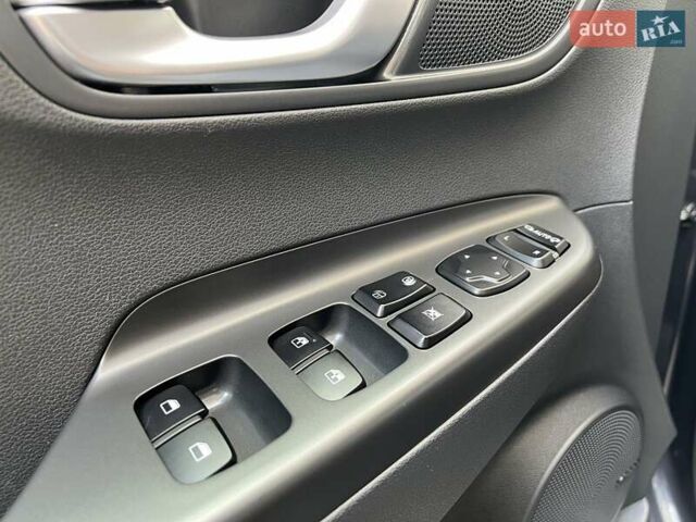 Серый Хендай Kona, объемом двигателя 0 л и пробегом 114 тыс. км за 19950 $, фото 34 на Automoto.ua