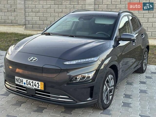 Серый Хендай Kona, объемом двигателя 0 л и пробегом 51 тыс. км за 16999 $, фото 1 на Automoto.ua