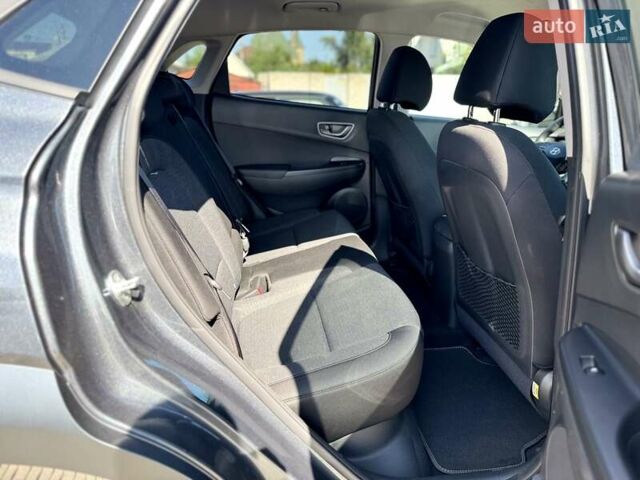Серый Хендай Kona, объемом двигателя 0 л и пробегом 113 тыс. км за 17200 $, фото 28 на Automoto.ua