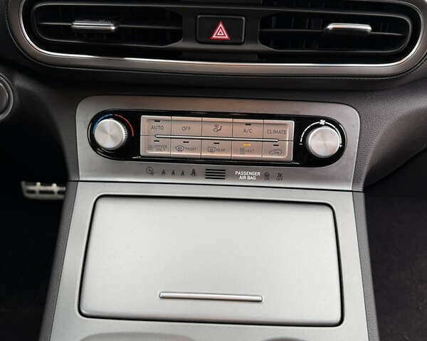 Серый Хендай Kona, объемом двигателя 0 л и пробегом 39 тыс. км за 16999 $, фото 37 на Automoto.ua