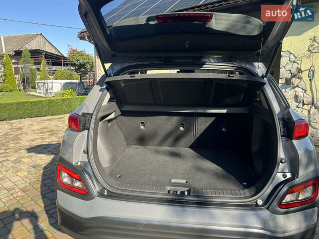 Серый Хендай Kona, объемом двигателя 0 л и пробегом 69 тыс. км за 17500 $, фото 7 на Automoto.ua