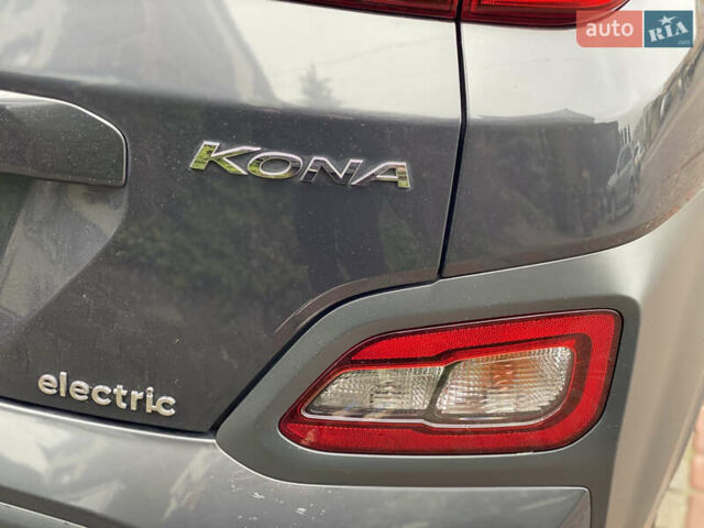 Серый Хендай Kona, объемом двигателя 0 л и пробегом 78 тыс. км за 17999 $, фото 15 на Automoto.ua