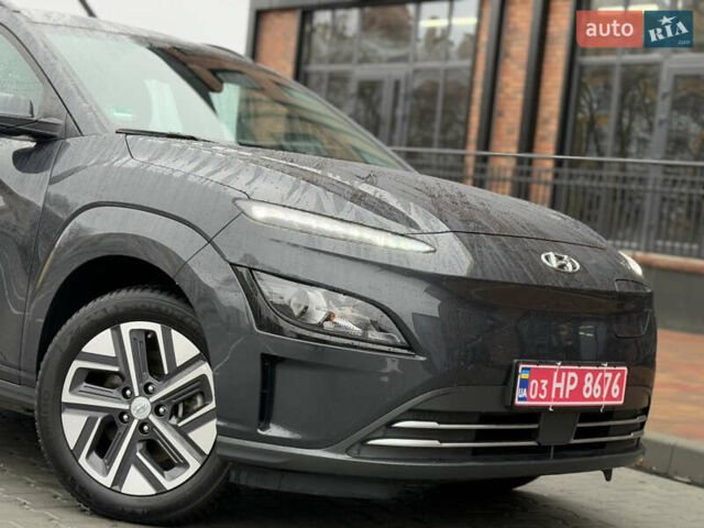 Серый Хендай Kona, объемом двигателя 0 л и пробегом 52 тыс. км за 17299 $, фото 22 на Automoto.ua