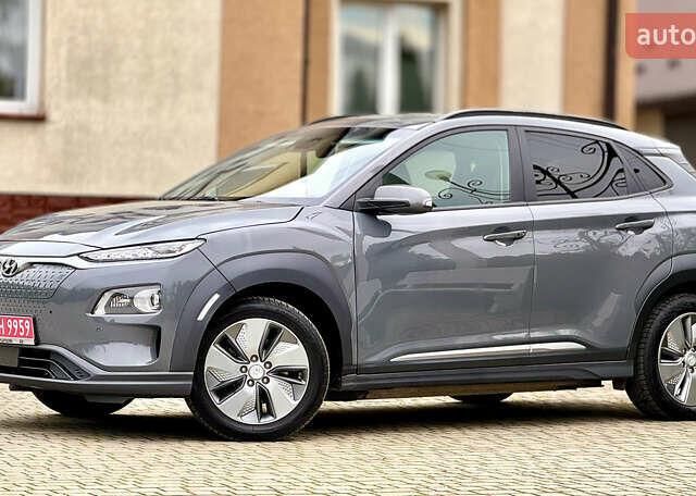 Серый Хендай Kona, объемом двигателя 0 л и пробегом 82 тыс. км за 17888 $, фото 5 на Automoto.ua