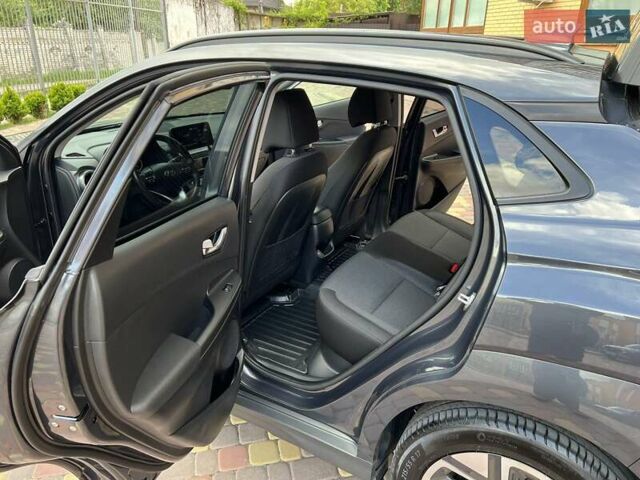 Серый Хендай Kona, объемом двигателя 0 л и пробегом 114 тыс. км за 19950 $, фото 20 на Automoto.ua