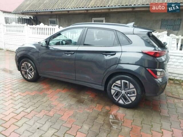 Серый Хендай Kona, объемом двигателя 0 л и пробегом 30 тыс. км за 15999 $, фото 7 на Automoto.ua